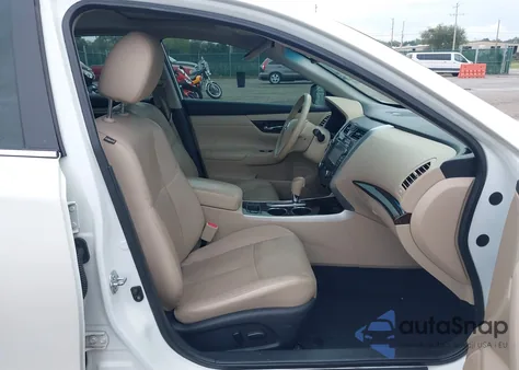 2015 Nissan Altima 2.5/S/Sv/Sl z USA, uszkodzony, nr VIN 1N4AL3AP9FC139212